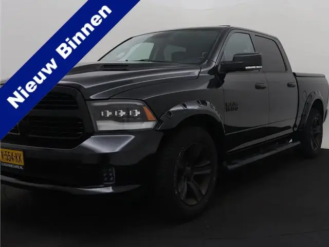 Dodge Ram 1500 5.7 V8 4x4 Quad Cab 6'4 Sport 1500 5.7 HEMI V8 4x4 Quad Cab 6'4 Sport | LPG | Schuif/...