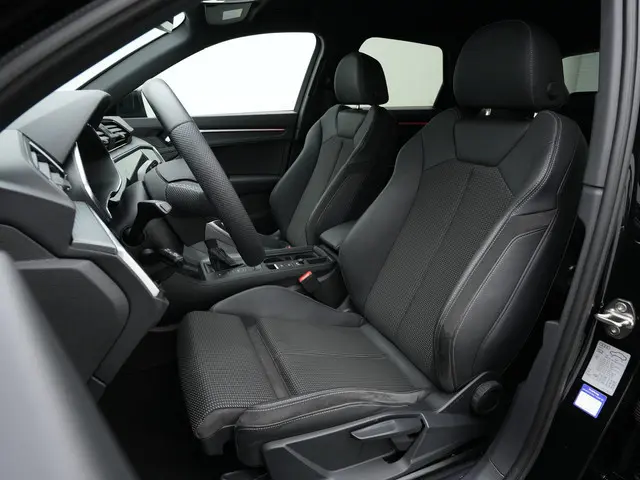 Audi Q3 45 TFSI e 245 pk S-Line | 360 Camera | Matrix LED | Stoelverwarming | Adaptive Cruise | Navi...