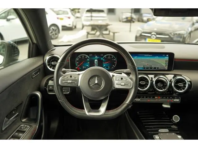 Mercedes-benz A-klasse 180 Bns Solution AMG | Pano | Cruise | Camera | CarPlay
