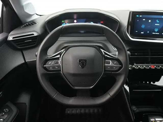Peugeot e-208 Allure 51 kWh | Carplay | Private lease 489,- p.m. |