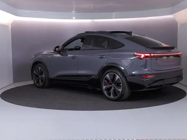 Audi Q6 Sportback e-tron S edition quattro 100 kWh 387 pk | Navigatie | Warmtepomp | Panoramadak | T...