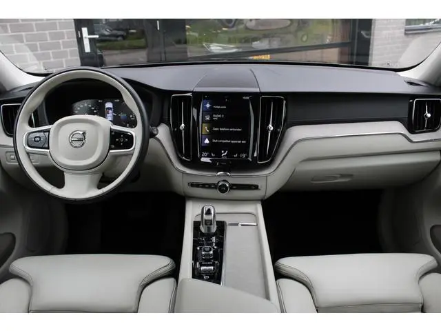 Volvo XC60 2.0 T8 Twin Engine AWD Inscription / HUD / Panoramadak
