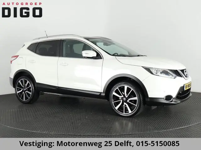 Nissan Qashqai 1.2 PREMIER EDITION PANO LEDER TREKHAAK . CRUISE CONTROL . NAVIGATIE . 360° CAMERA .