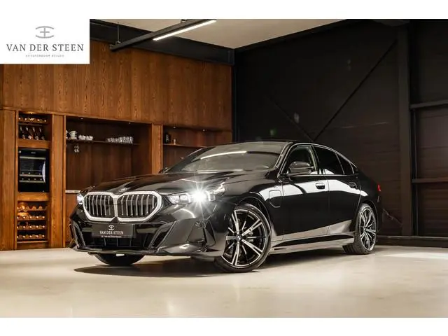 BMW 5-serie 530e M Sport Edition Panoramadak | H&K | Stoelventilatie