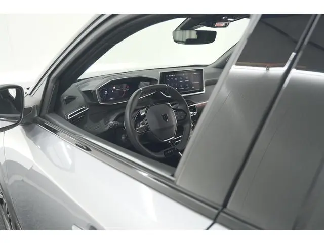 Peugeot 2008 PureTech 130 EAT8 GT | 360 Camera | Stoelmassage | Adaptieve Cruise Control | Dodehoekd...