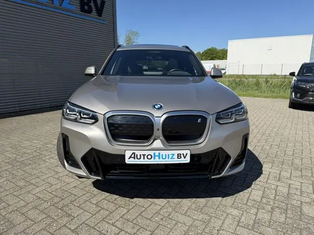 BMW iX3 High Executive 80 kWh SOH 100% M Sport Panoramadak Trekhaak Leder Harman-Kardon 20 inch 360...