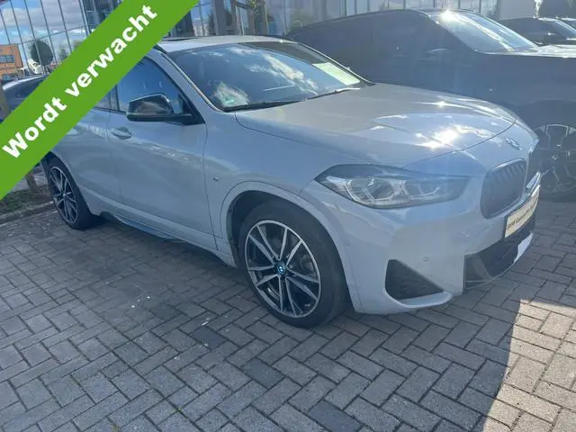 BMW X2 xDrive25e M Sport Panoramadak 19 Inch Achteruitrijcamera Carplay DAB Stuurwielverwarming Harm...