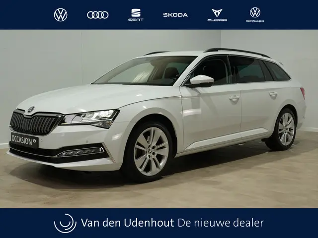 ŠKODA Superb Combi 1.4 TSI iV 204pk Business Edition Plus Trekhaak Camera 18"velgen Android/Carplay...