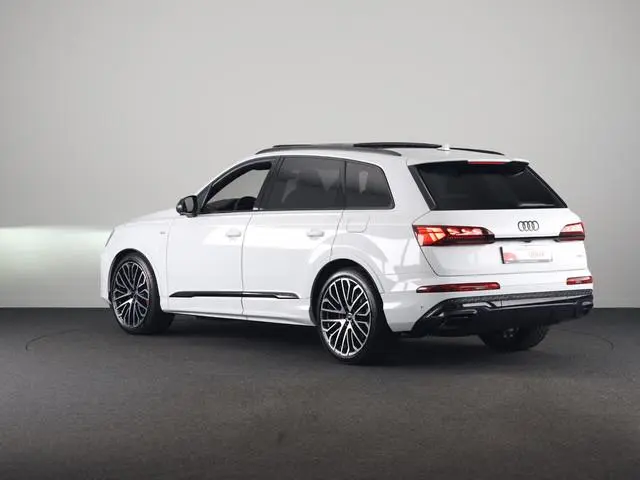 Audi Q7 60 TFSI e quattro Pro Line S Competition 490pk | Panoramadak | Wegklapbare trekhaak |  Stoel...