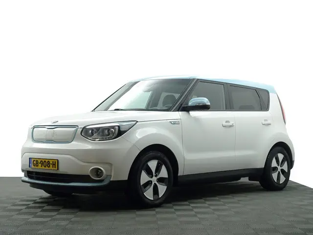 Kia Soul EV ExecutiveLine 27 kWh Aut- Two Tone, Camera, Stuur/Stoelverwarming, Keyless, Xenon Led, D...