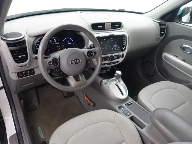 Kia Soul EV ExecutiveLine 27 kWh Aut- Two Tone, Camera, Stuur/Stoelverwarming, Keyless, Xenon Led, D...