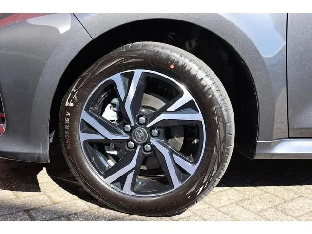 Toyota Yaris 1.5 Hybrid 115 Dynamic, Comfort Pack , Parkeersensoren , Stoel&Stuurverwarming , BSM