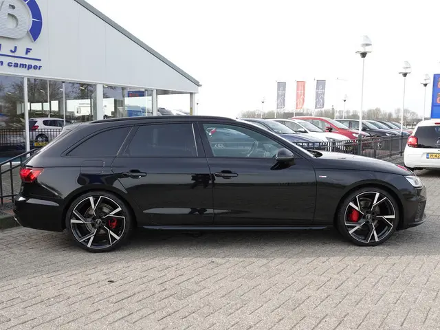 Audi A4 Avant 40 TFSI 204PK S-LINE Competition VIRTUAL | H-LEER | ACC | ECC | NAVI