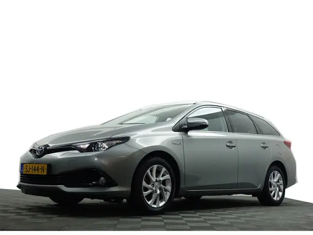 Toyota Auris Touring Sports 1.8 Hybrid Dynamic Aut- Camera, Navigatie, Comfort Interieur, Lane Assis...