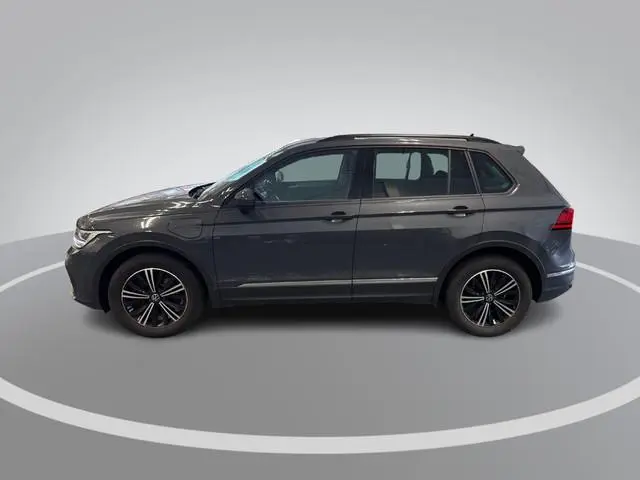 Volkswagen Tiguan 1.4 TSI 245pk DSG eHybrid Life Business · Inklap. Trekhaak · Stuur- & Stoelverwarm...