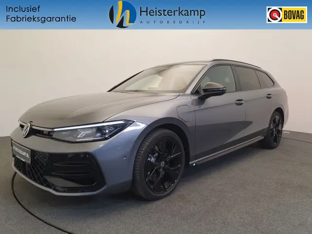 Volkswagen Passat Variant 1.5 eHybrid 272pk DSG/AUT R-Line Wegklapbare trekhaak, Harman/Kardon, Lede...