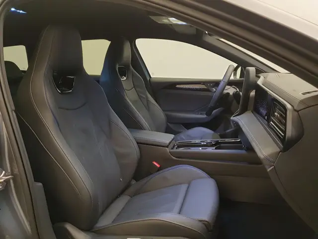 Volkswagen Passat Variant 1.5 eHybrid 272pk DSG/AUT R-Line Wegklapbare trekhaak, Harman/Kardon, Lede...