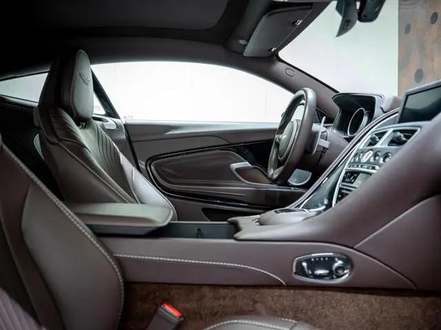 Aston Martin DB11