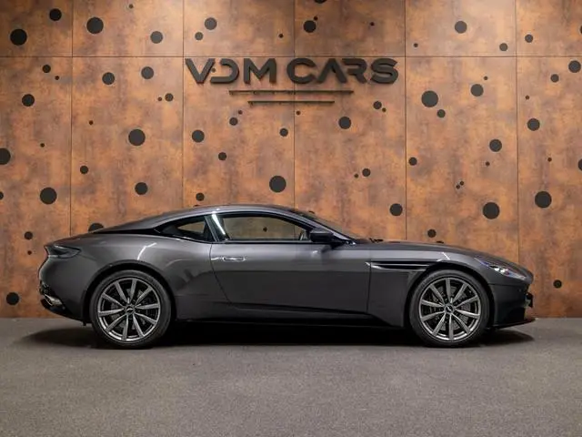 Aston Martin DB11