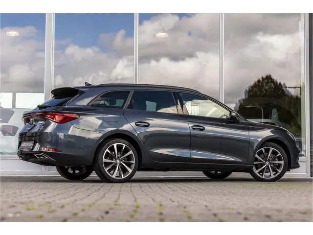 SEAT Leon Sportstourer 1.4 TSI eHybrid PHEV FR | SOH 97% | Trekhaak | ACC | NL auto