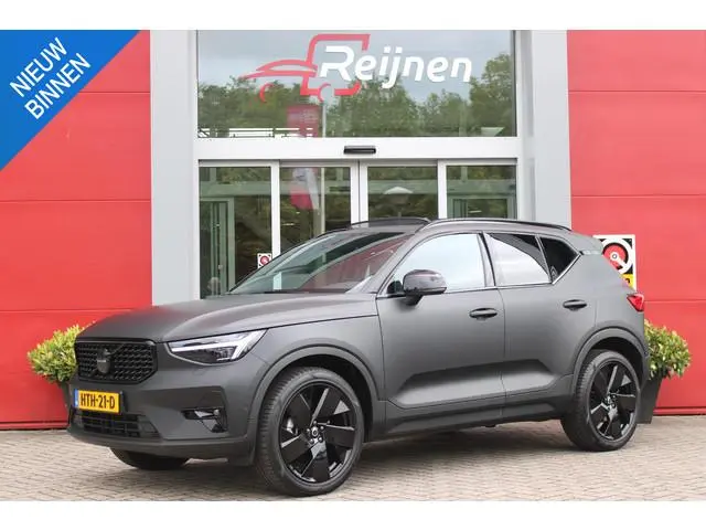 Volvo XC40 2.0 B4 197PK PLUS BLACK EDITION PANORAMISCH SCHUIF/KANTELDAK | LIGHTING PACK - MATRIX LED...