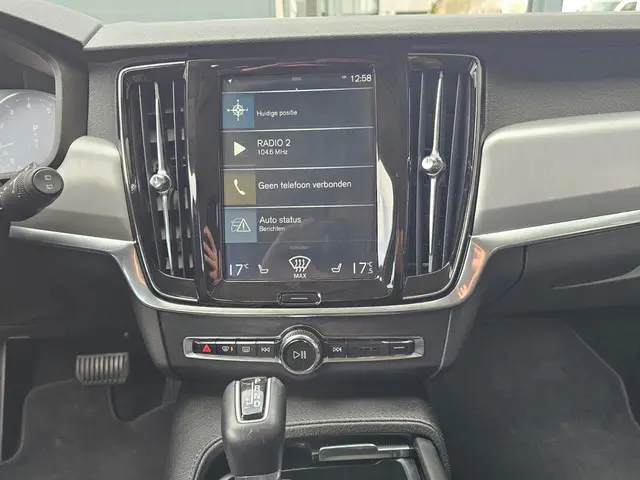 Volvo V90 2.0 T4 Momentum | Automaat | LED | Trekhaak | App-connect | Leder | Stuur & stoelverwarmin...