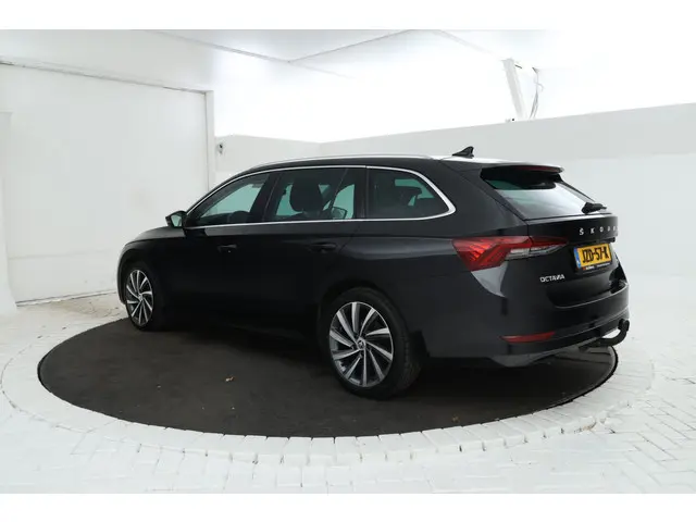 ŠKODA Octavia Combi 1.4 TSI iV PHEV Business Edition Volleder, navigatie, climate, stoelverw.
