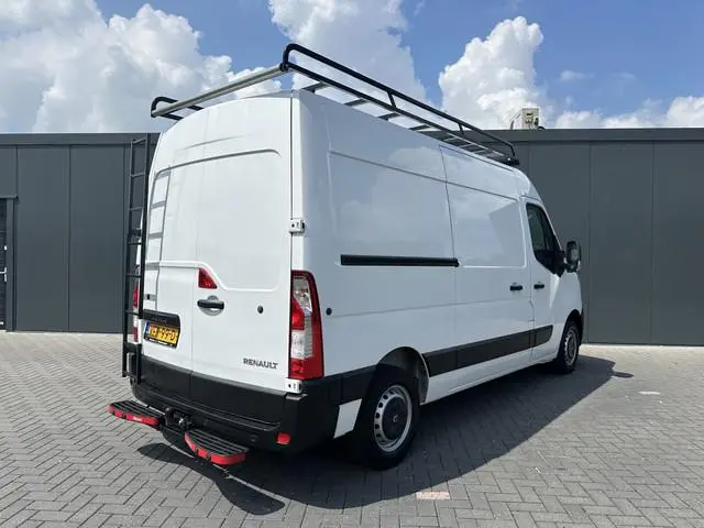 Renault Master T35 2.3 dCi 136 PK / L2H2 / 1e EIG. / 67.106 KM / IMPERIAAL / TREKHAAK / NAVI / AIRCO...