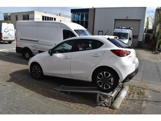Mazda 2 1.5 Skyactiv-G Skylease GT Leer Navi Stoelverwarming Keyless