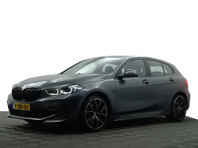 BMW 1-serie 118i M Sport Performance Aut- Carplay, Android Auto, Xenon Led, Sfeerverlichting, Stoelv...