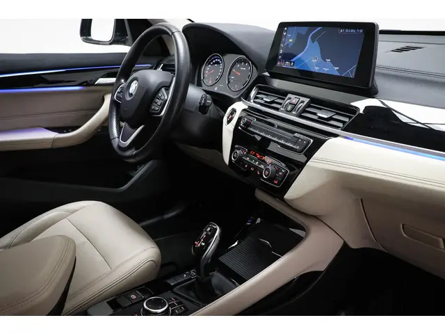 BMW X1 sDrive18i High Executive Edition | XLINE / PARKING- PACK | HEAD UP | LEDER | STOELVERWARMING...