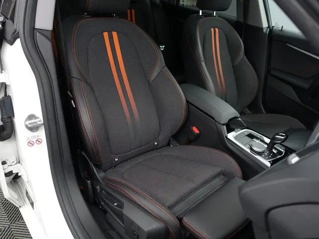 BMW 2-serie Gran Coupé 218i M Executive Edition Aut- Panoramadak, Stuur/Stoelverwarming, Sfeerverlic...