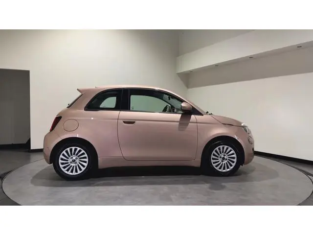 Fiat 500 42 kWh | Apple CarPlay - Android Auto | Stoelen verwarmd | Dodehoek detectie Rijklaar