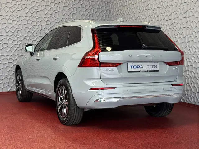 Volvo XC60 ✅NIEUWE AUTO✅ VAPOUR GREY 2.0 T6 350 PK PHEV LEER AWD PLUS BRIGHT LONG RANGE PANO PERF.AU...