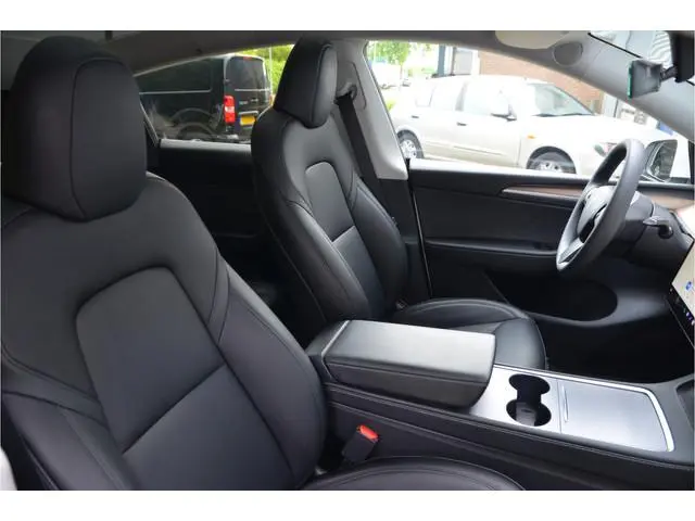 Tesla Model Y RWD 58 kWh Trekhaak (1.600kg), LPF accu, AutoPilot4.0 Ryzen (FSD 99,- p/mnd)