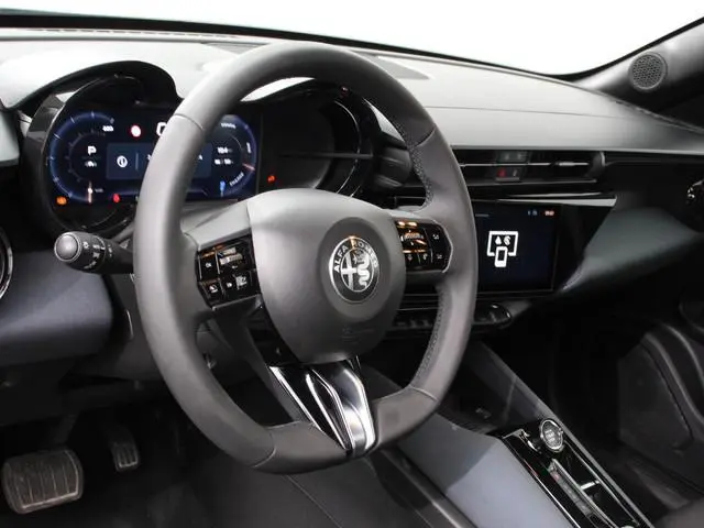 Alfa Romeo Junior Elettrica Automaat 156PK Adaptieve Cruise Control LMV 18 inch Full Led Matrix Park...