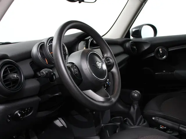 Mini Mini 1.5 One First Salt | Airco | Lichtmetalen Velgen | Stoelverwarming | Keyless start