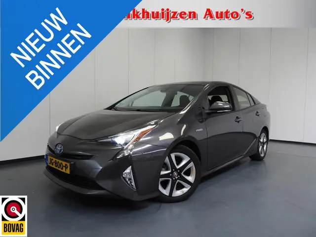 Toyota Prius 1.8 Hybrid Dynamic NAVI/CAMERA/LED/HEAD-UP/TREKH./17"LMV!