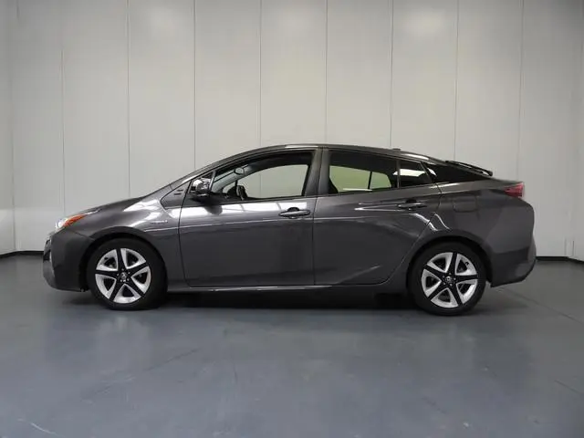 Toyota Prius 1.8 Hybrid Dynamic NAVI/CAMERA/LED/HEAD-UP/TREKH./17"LMV!