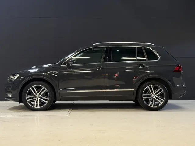 Volkswagen Tiguan 1.5 TSI ACT Comfortline Business | Pano | Trekhaak | Massage | Apple Carplay