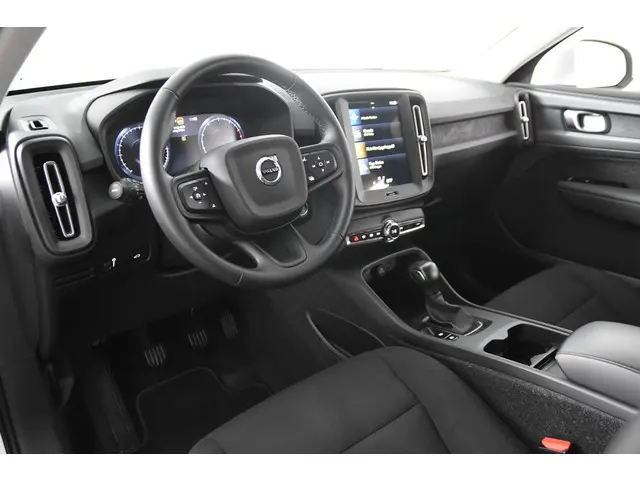 Volvo XC40 1.5 T2 Momentum *1ste Eigenaar*Navigatie*Parkassist*Trekhaak*