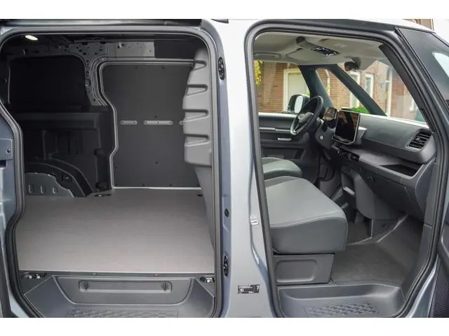 Volkswagen ID. Buzz Cargo 79 kWh 286PK 2027 MODEL A-Deuren CUSTOM TREKHAAK Side Assist ACC Travel As...