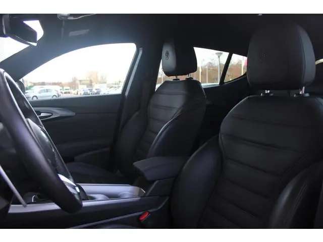 Alfa Romeo Tonale 1.5T 160PK Hybrid VELOCE | PREMIUM PACK: LEDEREN BEKLEDING/GEVENTILEERDE VOORSTOEL...
