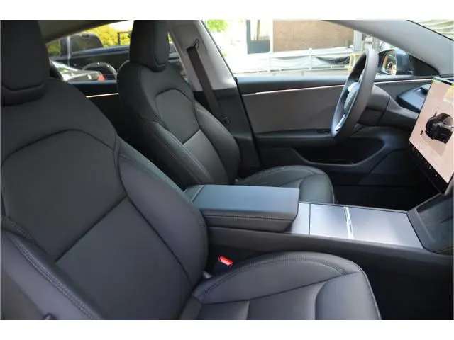 Tesla Model 3 RWD 60 kWh Premium Highland, AutoPilot4.0 (FSD 99,- p/mnd)