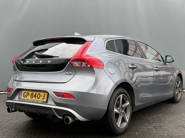 Volvo V40 BWJ 2015 2.0 D2 120 PK  R-Design Business HALF LEDER | STOELVERW. | NAIV | CLIMA | CRUISE...