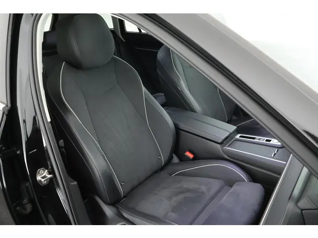 Volkswagen Passat Variant 1.5 eHybrid 204pk Business Trekhaak Camera Leder/Alcantara Stoel+ Stuurver...