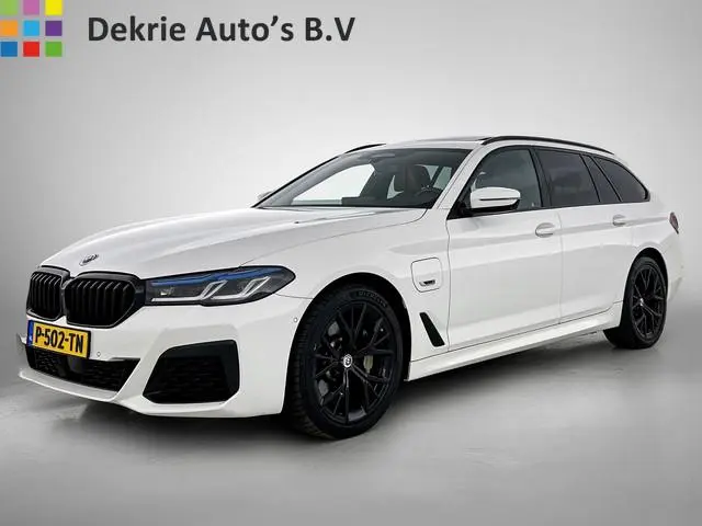 BMW 5-serie Touring 530e M-Sport / Anniversary / X-Drive / / Harman Kardon / Panoramadak / Massagefu...