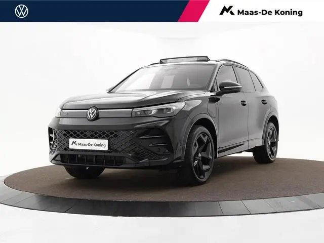 Volkswagen Tiguan 1.5 eHybrid 272pk DSG R-Line Edition · Panoramadak · 360 Camera · Inklap. Trekhaak...