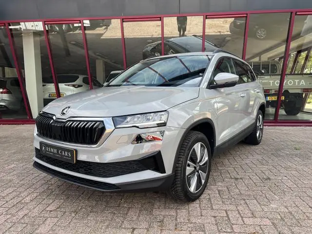 ŠKODA Karoq 1.5 TSI ACT Business Edition | Carplay | Camera | Cruise | Stoel/Stuurverw. | LED |