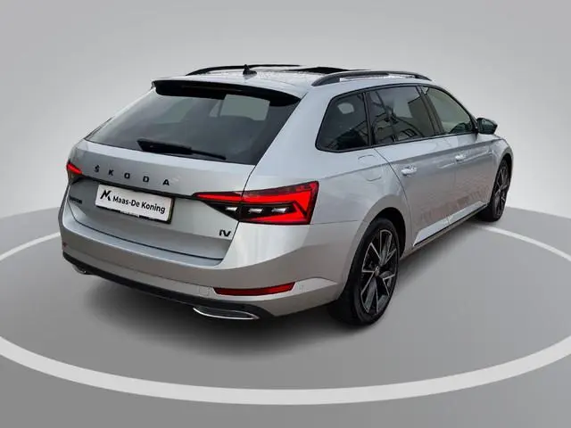 Skoda Superb Combi 1.4TSI 160kW/218PK iV Sportline DSG · Panoramadak · Trekhaak · 360°Camera + Parke...